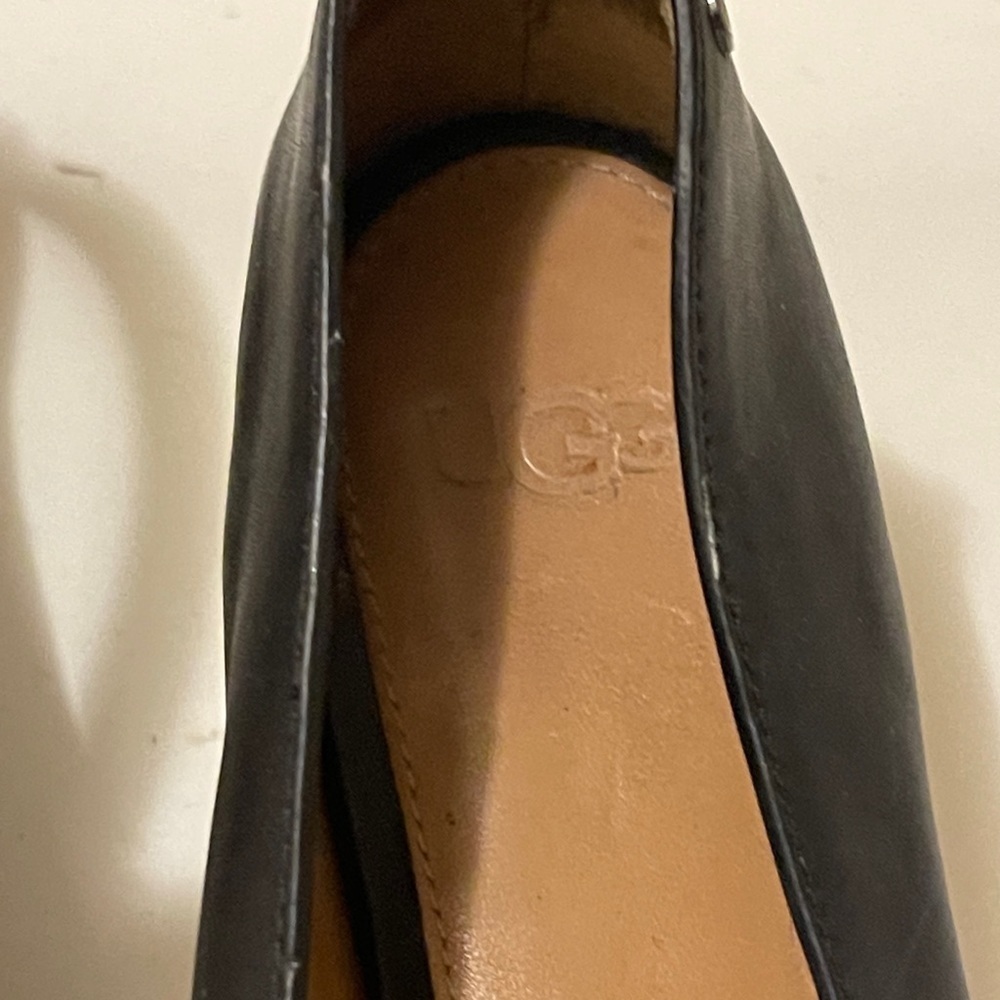 Uggs flat leather shoes in good conditions - Picture 11 of 12